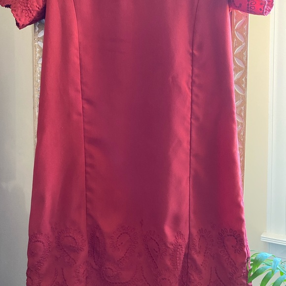 Abercrombie & Fitch Burgundy Short Sleeved Embroidered Monotone Dress Size Small - Picture 8 of 10
